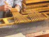 扇子の製造工程(扇骨加工/染め・塗り)